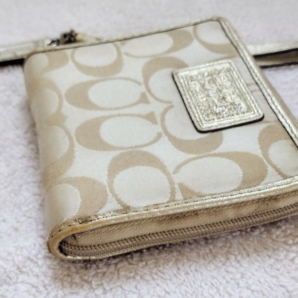 🤍 Coach Poppy Daisy Signature Sateen Med Zip Around Wallet Wristlet Khaki Gold - Picture 6 of 12